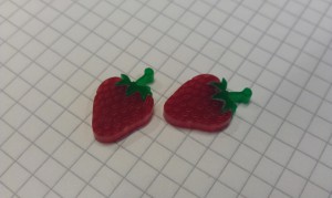 Zwei Erdbeeren aus Acryl